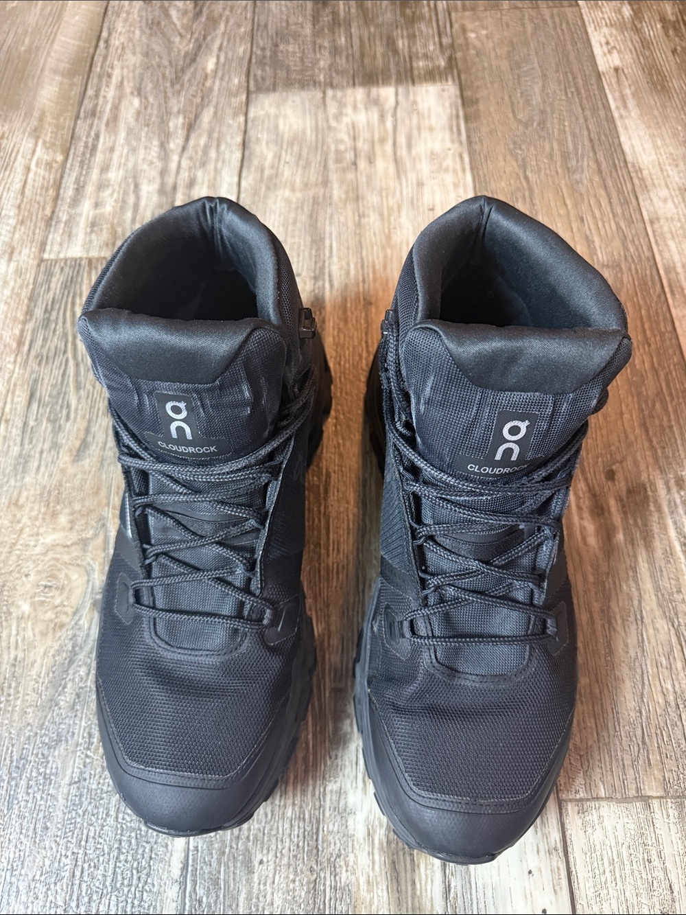 On Men's Cloudrock Mid Waterproof
Hiking Boots , USM11.5